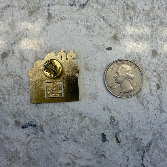 Biossance enamel push pin accessory - Picture 3 of 3